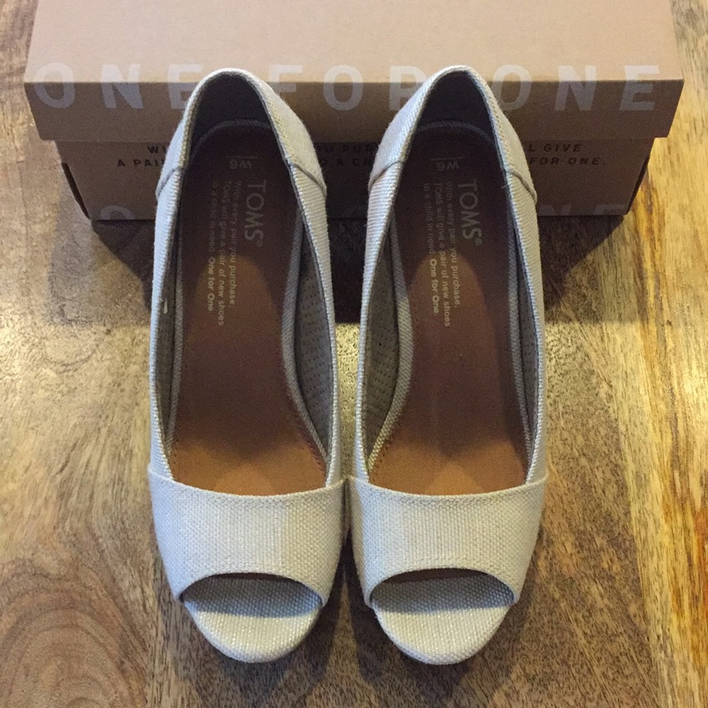 Toms Stella peep toe wedge, size 6 NEW